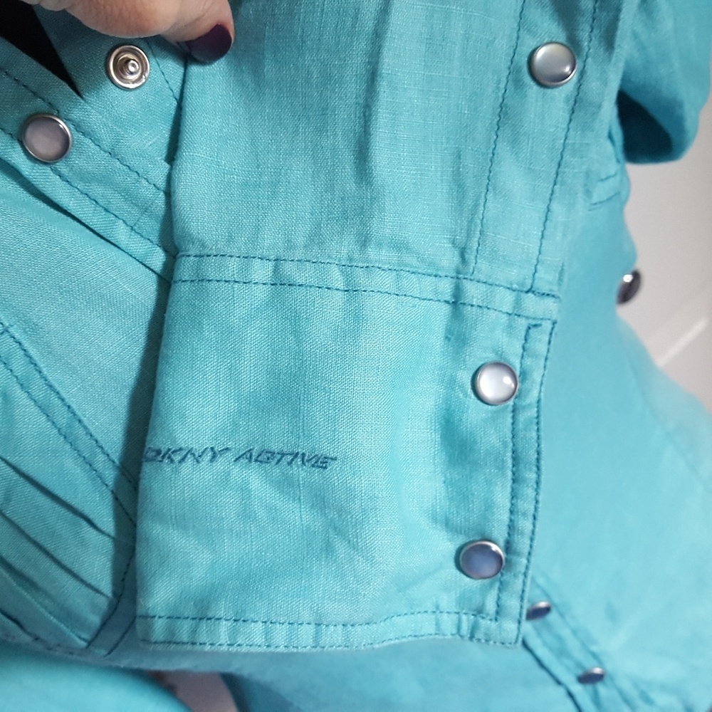 Dkny Active Linen Snap Button Down Top - image 3